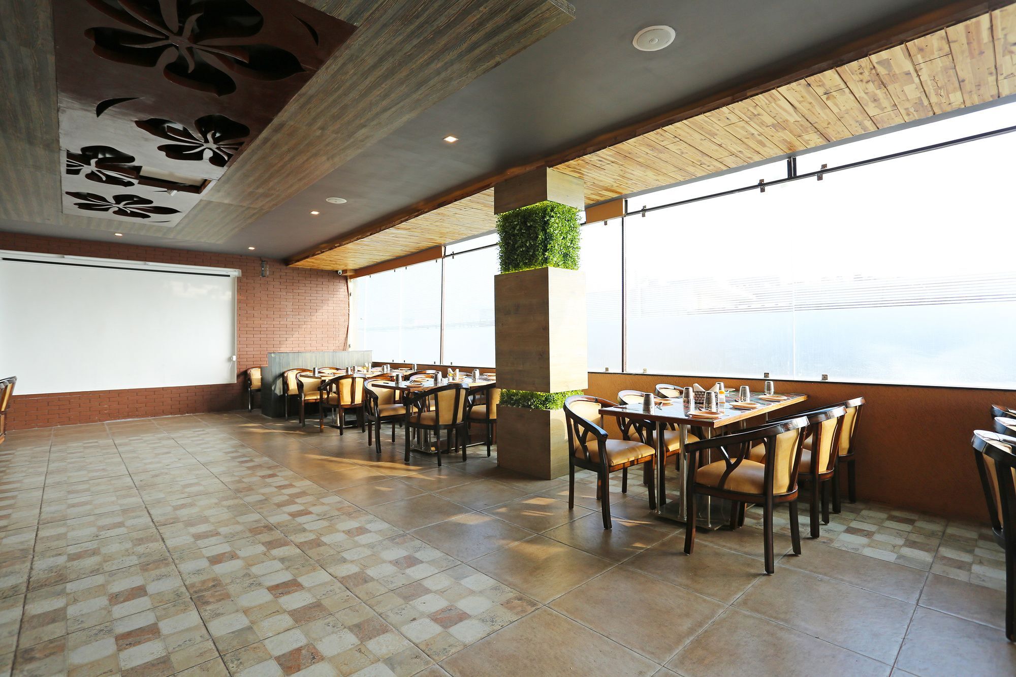 Hotel The Bentree Bhopal Esterno foto